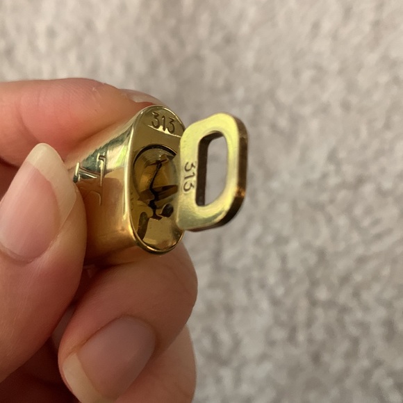 Louis Vuitton Lock and Key - Picture 3 of 15